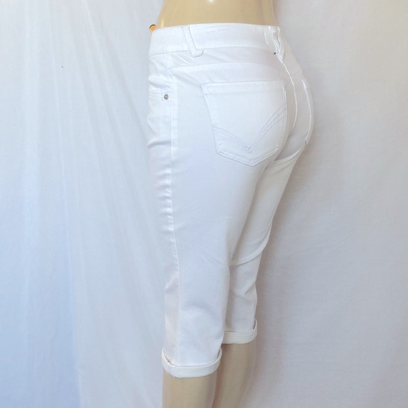 SALE!!! DEMOCRACY Jean Tummy Control Size 6 Skimmer Capri White Embroidered NWOT - Picture 7 of 10